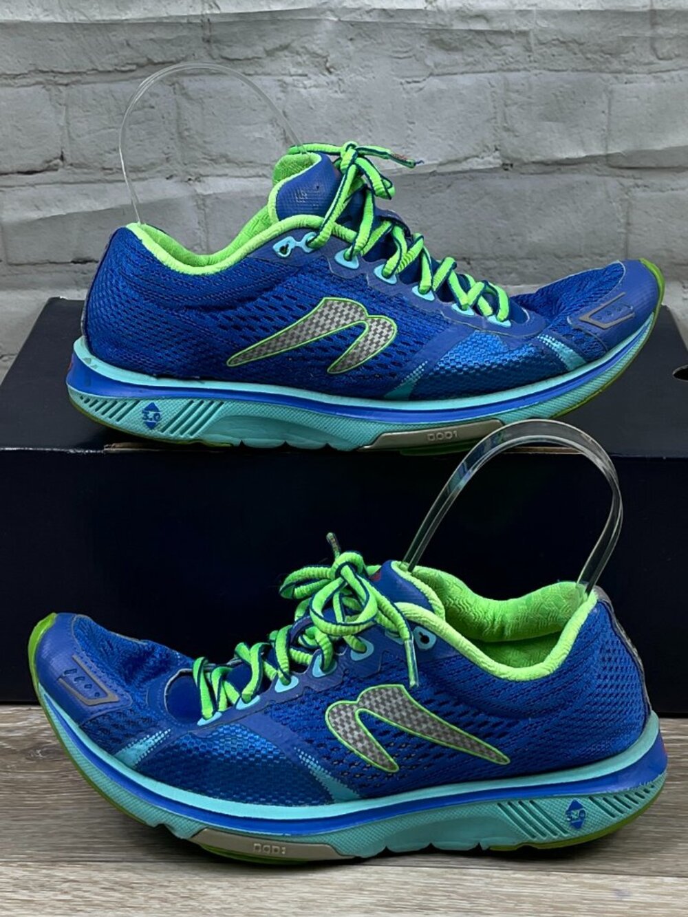 Newton Gravitas V Blue Green Running Shoes W000216 Women's Sz 8